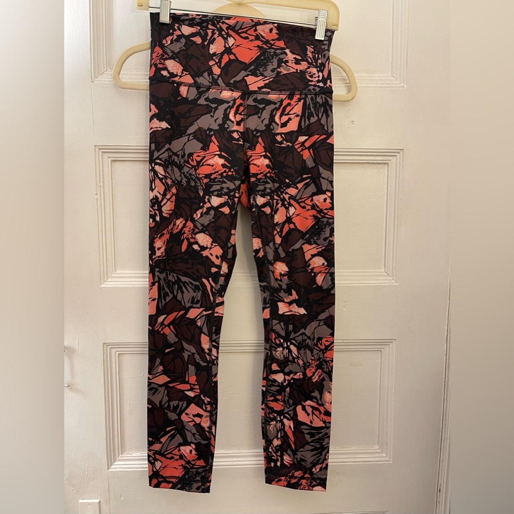 2 pieces -Lululemon size 6 leggings and sports bra